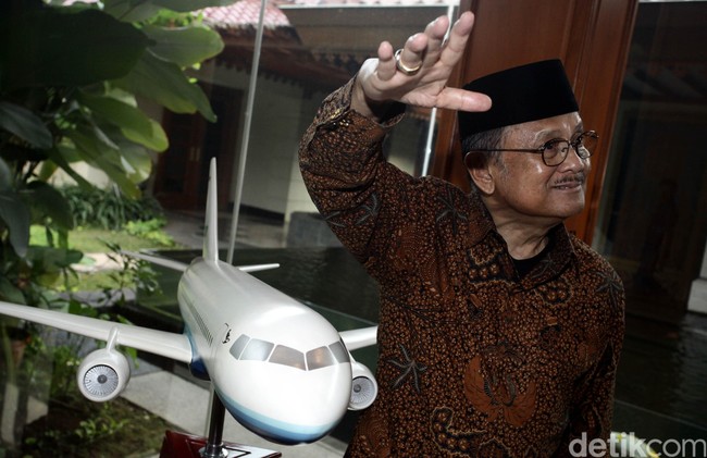Mimpi BJ Habibie Terbangkan R80 di Udara