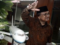 Mimpi BJ Habibie Terbangkan R80 di Udara
