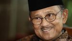 Senyum Khas BJ Habibie, Sang Jenius Kebanggaan Indonesia