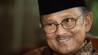 Potret Presiden ke-3 RI BJ Habibie saat melakukan wawancara bersama detikcom. Dok. Detikcom.
