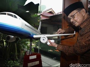 Mimpi BJ Habibie Terbangkan R80 di Udara