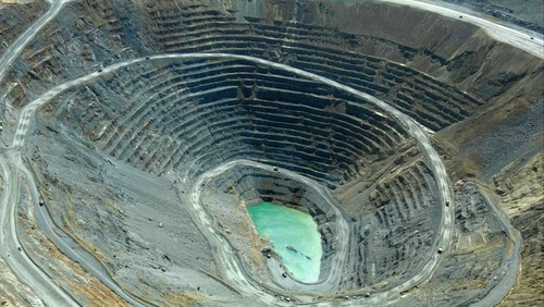 Tambang Batu Hijau PT Newmont terletak di Nusa Tenggara Barat (NTB). detikcom berksempatan melihat dari dekat proses penambangan tembaga, emas dan perak di Sumbawa, NTB, tersebut,Rabu, (29/06/2011). file/detikfoto