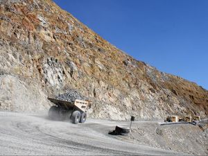 Sambangi ESDM, Newmont Kantongi Izin Ekspor Konsentrat 419.000 Ton