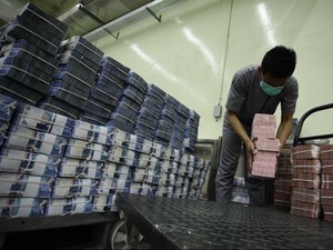 Purbaya Wajibkan 27 Bank Lapor Transaksi Kartu Kredit ke DJP!