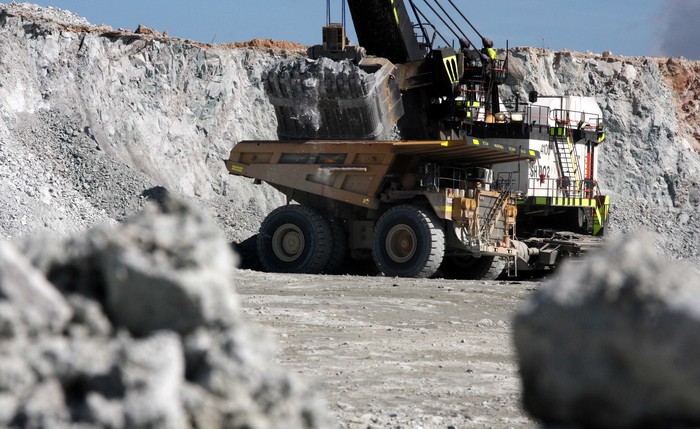 Tambang Batu Hijau PT Newmont terletak di Nusa Tenggara Barat (NTB). detikcom berksempatan melihat dari dekat proses penambangan tembaga, emas dan perak di Sumbawa, NTB, tersebut,Rabu, (29/06/2011). file/detikfoto