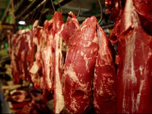 Kejar Harga Rp 80.000/Kg, Bulog Impor 5.000 Ton Daging Beku Hingga Lebaran