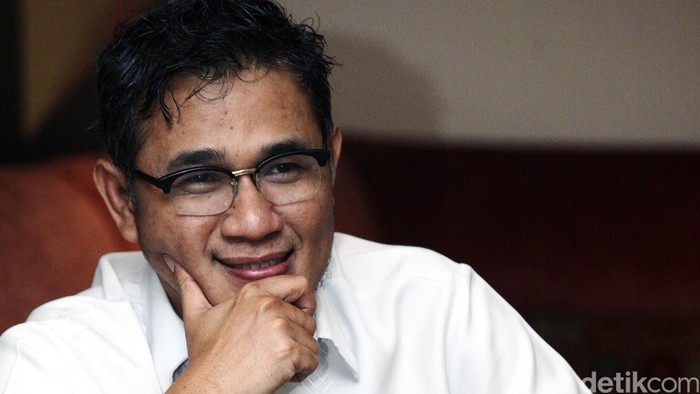 Budiman Sudjatmiko salah satu politisi yang lolos ke Senayan, yang kini menjadi salah satu timses Jokowi-JK yang bergabung di tim penggalangan bagian desa.