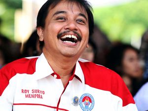 Sambil Tertawa, Roy Suryo Tegaskan Tak Ambil Aset Kemenpora