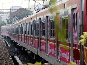 Manuver Kecoak Terbang Bikin Heboh di Gerbong KRL Khusus Wanita