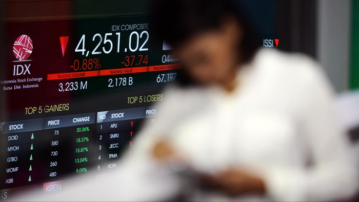 Indeks Harga Saham Gabungan (IHSG) tak mampu lepas dari jeratan jaring negatif dan melemah 24 poin. Seluruh bursa di Asia pun kompak melemah.