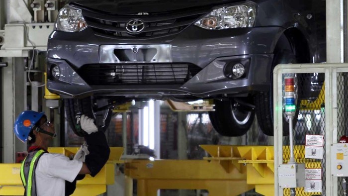 Usai diresmikan oleh Menteri Perindustrian MS Hidayat, pabrik Toyota Plant 2 di Karawang Jawa Barat, langsung menjalankan aktivitasnya. Di sinilah mobil terbaru Toyota Etios Valco diproduksi dan dihasilkan.