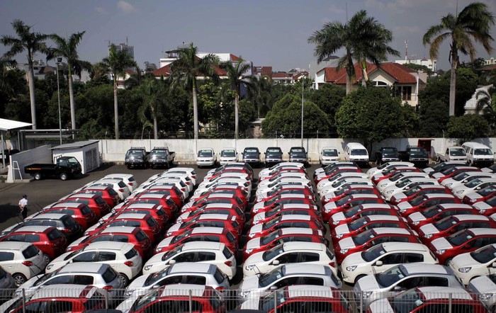 Penjualan mobil di Indonesia pada kuartal-1 tahun 2013 tembus diangka 300.000 unit. Toyota tetap jadi produsen terlaris di Indonesia.