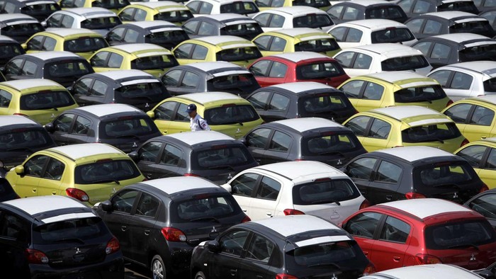 Penjualan mobil di Indonesia pada kuartal-1 tahun 2013 tembus diangka 300.000 unit. Toyota tetap jadi produsen terlaris di Indonesia.