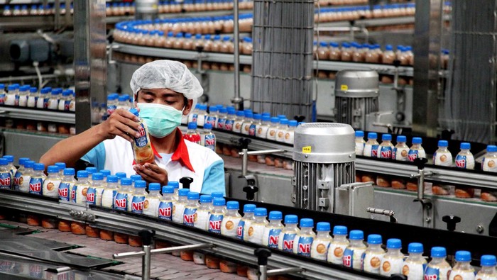 Ribuan botol minuman teh segar 
