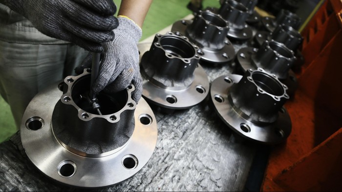 PT Bakrie Tosanjaya akan menginvestasikan Rp 300 miliar tahun ini untuk meningkatkan kapasitas produksi hingga lebih dari 50 persen di karenakan meningkatnya permintaan otomotif di tanah air, Selasa (30/4/2013).