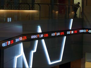 Dilepas Asing, Harga Saham Telkom Hingga BCA Anjlok