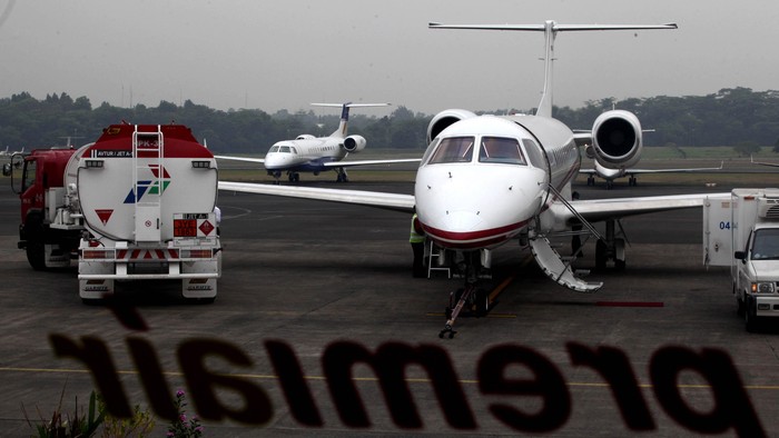 Pesawat jet pribadi parkir di Bandara Halim Perdanakusuma, Jakarta. Pesawat jet pribadi menjadi lahan bisnis yang cukup signifikan, Pesawat pribadi diyakini dapat meningkatkan mobilitas dan menghemat waktu pengusaha dan ekspatriat.