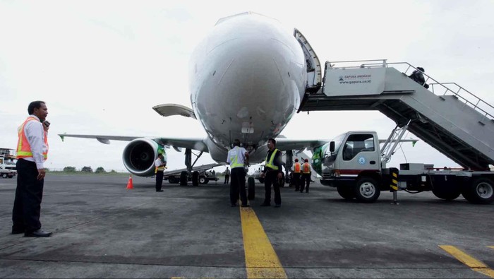 Salah satu pesawat baru maskapai Citilink, Airbus A320 melakukan special flight dari Jakarta ke Bali, Senin (27/5/2013). Pesawat tersebut akan melengkapi armada Airbus A320 yang telah mencapai 22 unit. Citilink akan terus menambah pesawat Airbus A320 hingga 50 unit pada tahun 2015. File detikFoto.