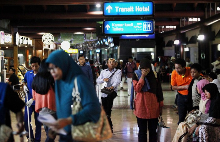 Memasuki libur panjang Paskah dan akhir pekan, suasana Bandara Internasional Soekarno-Hatta, Tangerang, Banten, Kamis (09/05) relatif normal dan tidak adanya penumpukan penumpang yang hendak liburan panjang.