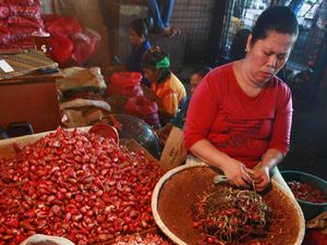 Harga Sembako-LPG Meroket, Ekonom Khawatir Ekonomi Lesu Lagi
