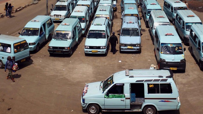 Hal yang Mustahil Dilakukan di Jogja: Naik Angkot