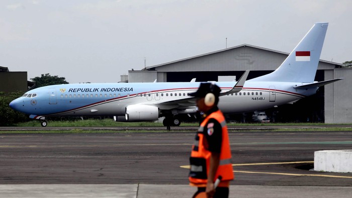 Pesawat Kepresidenan Republik Indonesia Pesawat Kepresidenan Republik Indonesia telah tiba di Bandara Halim Perdanakusumah, Jakarta Timur. Pesawat Boeing Bussines Jet (BBJ)-2 yang dibuat pada 2013 seharga US$ 91,2 Juta.