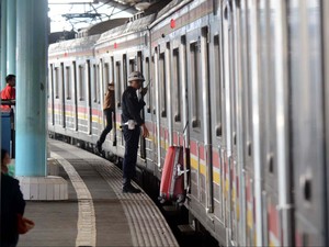 Bawa Mesin Potong Rumput Dilarang Satpam Stasiun, Sulitnya Jadi Petani