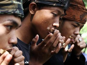 4 Ciri Khas Suku Sunda, dari Bahasa sampai Rumah Adat