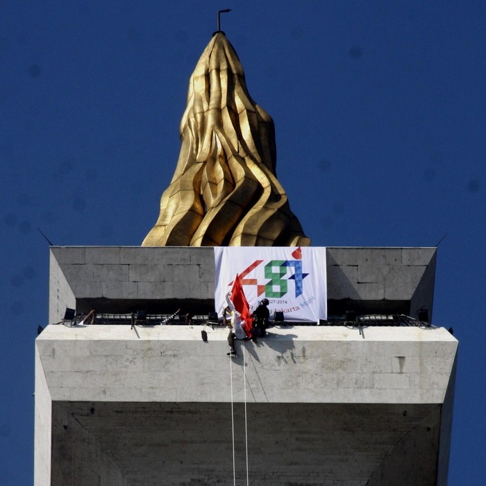 Ikut Aksi Damai 2 Desember, Jadi Penasaran Kilau Emas di Puncak Monas