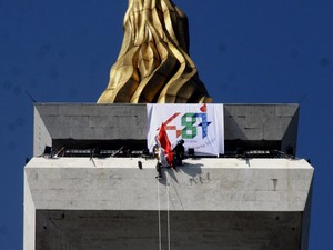 Ikut Aksi Damai 2 Desember, Jadi Penasaran Kilau Emas di Puncak Monas