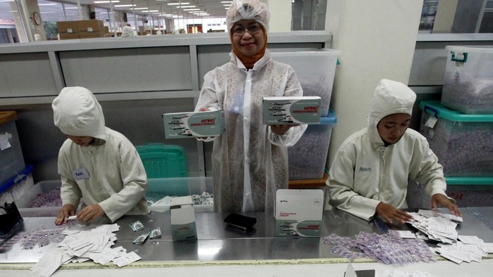 Perusahaan plat merah yang bergerak dalam memproduksi obat-obatan, PT Phapros Tbk, siap meningkatkan produksinya hingga 6 milyar tablet. Berarti tiga kali lebih besar ketimbang sebelumnya yang hanya mampu memproduksi 2 milyar tablet apabila perlluasa