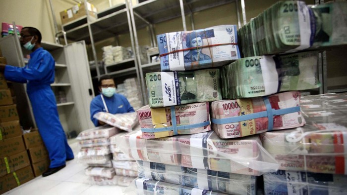 Bank Indonesia telah melakukan persiapan guna menghadapi permintaan penukaran uang menjelang hari raya Idul Fitri 2014. Bank Indonesia menyiapkan uang tunai senilai Rp 156 triliun.