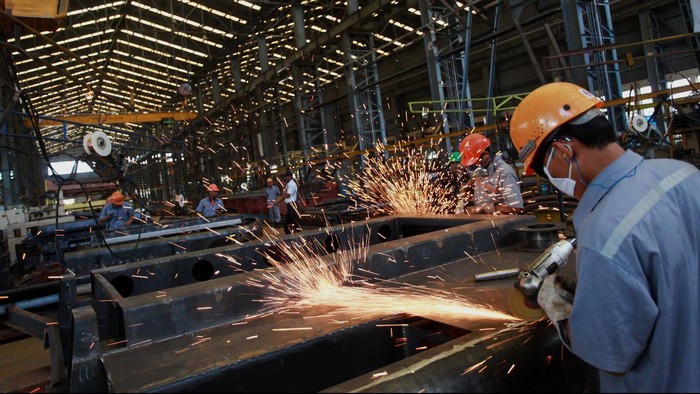 Sejak tahun 1981 PT Indonesia Kereta Api telah beroperasi. Di tanah seluas 22,5 Hektar tersebut, INKA telah memproduksi ribuan kereta api untuk Indonesia termasuk jenis kereta dengan gerbong anti peluru. Yuk, kita intip proses pembuatan kereta api tersebut.