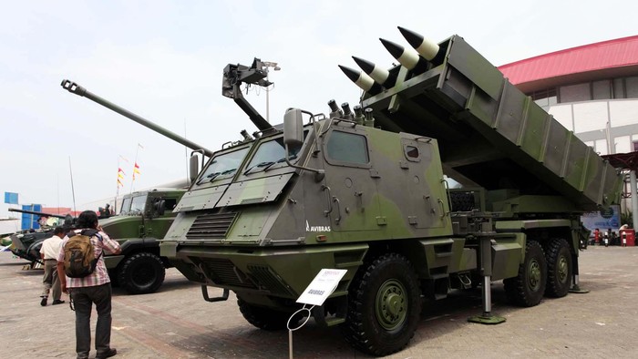 Pameran Pameran Alat Utama Sistem Persenjataan (Alutsista) Indonesia, Indodefence 2012 digelar di di JIEXPO, Kemayoran, Jakarta, Rabu (7/11). Pameran industri pertahanan bertaraf International menampilkan berbagai macam peralatan militer akan diselenggarakan pada tanggal 7 hingga 10 November 2012.