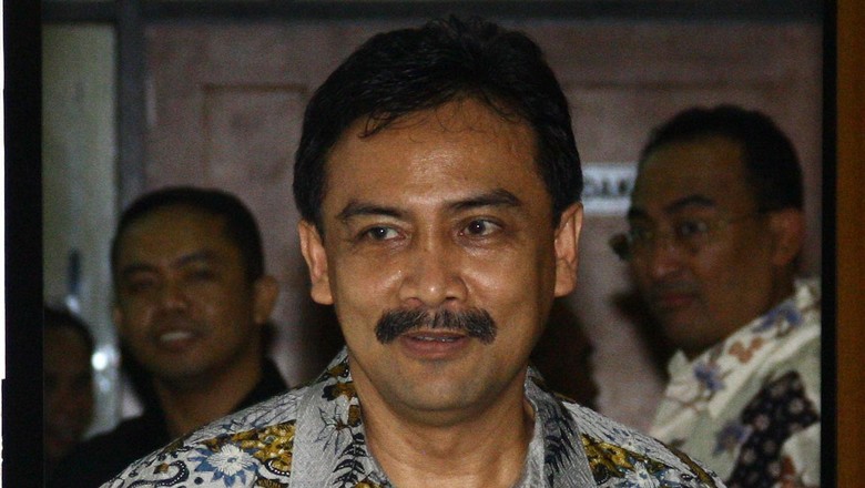 Andi Mallarangeng akan Selesaikan Buku Gaple yang Ditulis di Lapas Andi Mallarangeng akan Selesaikan Buku Gaple yang Ditulis di Lapas