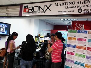 TKI di Singapura bakal Makin Mudah Kirim Uang ke RI