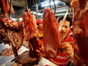 Cek Pasar Purwakarta, Harga Daging Ayam & Sapi Naik-Harga Sayuran Turun