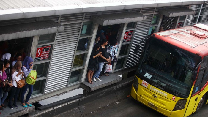 Lalin Macet, Perjalanan Bus TransJ Pluit-Pinang Ranti Terlambat Pagi Ini