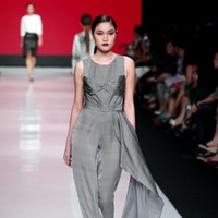 Abu-abu menyimbolkan kenetralan dan merupakan warna kedua paling populer yang disarankan untuk dikenakan saat wawancara kerja. Pakaian warna abu-abu juga meyiratkan kekuasaan dan ketangguhan. Foto: Moh. Abduh