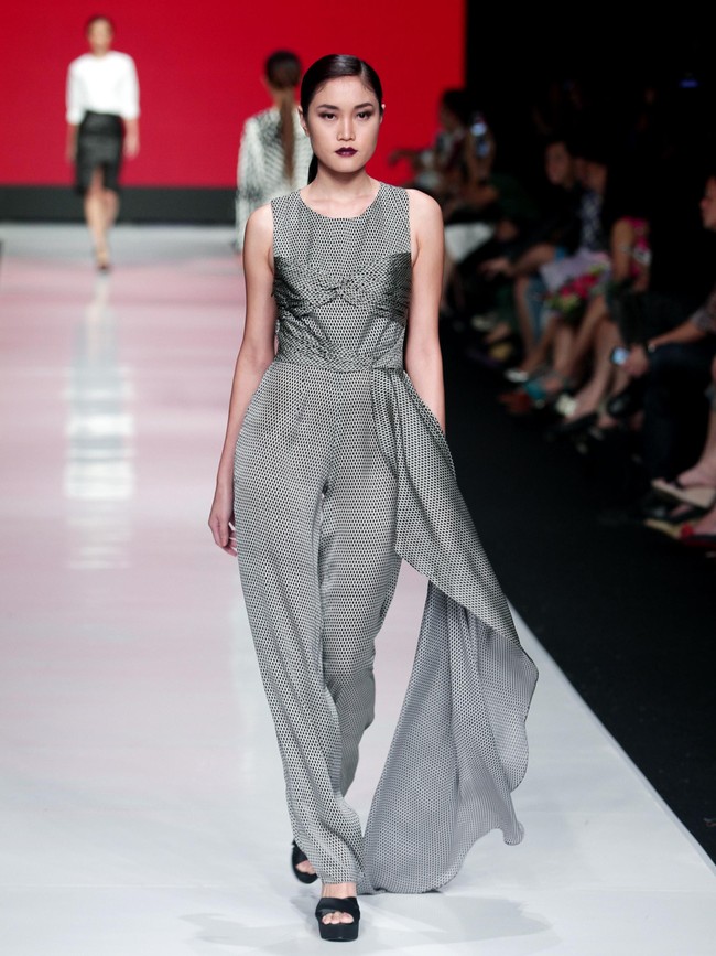 Abu-abu menyimbolkan kenetralan dan merupakan warna kedua paling populer yang disarankan untuk dikenakan saat wawancara kerja. Pakaian warna abu-abu juga meyiratkan kekuasaan dan ketangguhan. Foto: Moh. Abduh