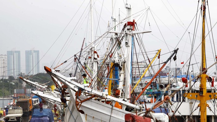 RI Ingin Jadi Poros Maritim Dunia, Luhut: Regulasi Kita Tumpang Tindih