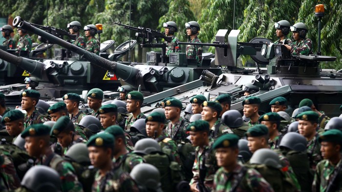 Apel kesiapan pengamanan pemilu presiden di Madivf 1 Kostrad, Cilodong, Depok, Jawa Barat, Minggu (6/7/2014). Sebanyak 17.000 pasukan yang tersebar di DKI Jakarta, Jawa Barat, Jawa Tengah, Jawa Timur dan Sulawesi siap melakukan pengamanan pemilu presiden.
