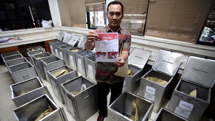 Surat Suara Pilkada 2015 Tiba di Medan, Polisi Lakukan Pengamanan