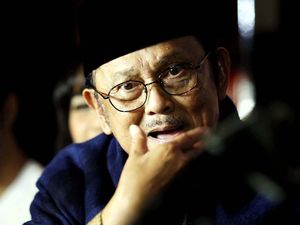 Melanie Subono Kenang BJ Habibie Sosok yang Logis
