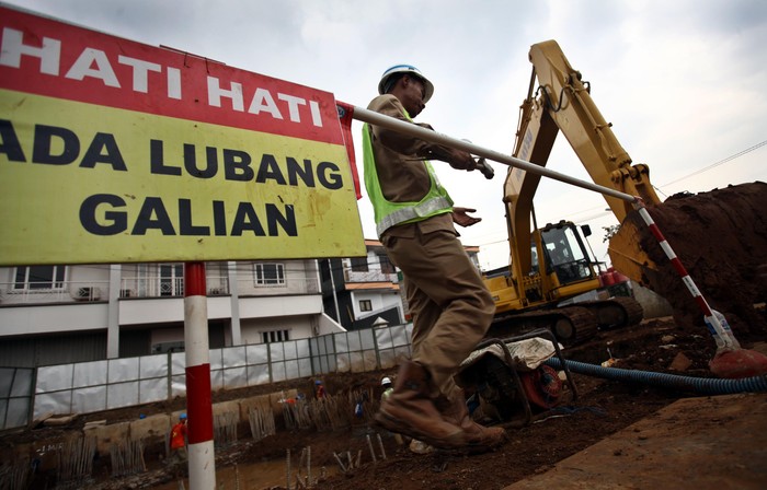 Galian Kabel Rusak Trotoar, Ridwan Kamil Tegur Kontraktor PLN
