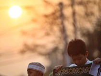 Bacaan Sela-Sela Takbir Sholat Idul Fitri: Arab, Latin & Artinya