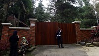 Rumah tersebut berlokasi di Bojongkoneng, Bogor, Jawa Barat