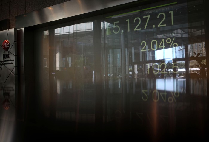 Seharian Hijau, IHSG Ditutup Menguat ke 5.016