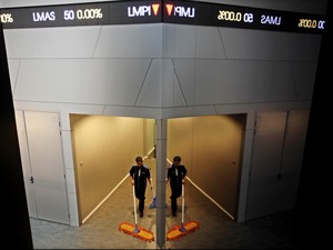 Perdagangan Lesu, IHSG Ditutup Negatif di 6.111