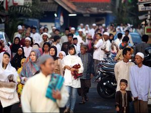 Tata Cara Sholat Idul Fitri Lengkap Niat hingga Doa di Antara Takbir